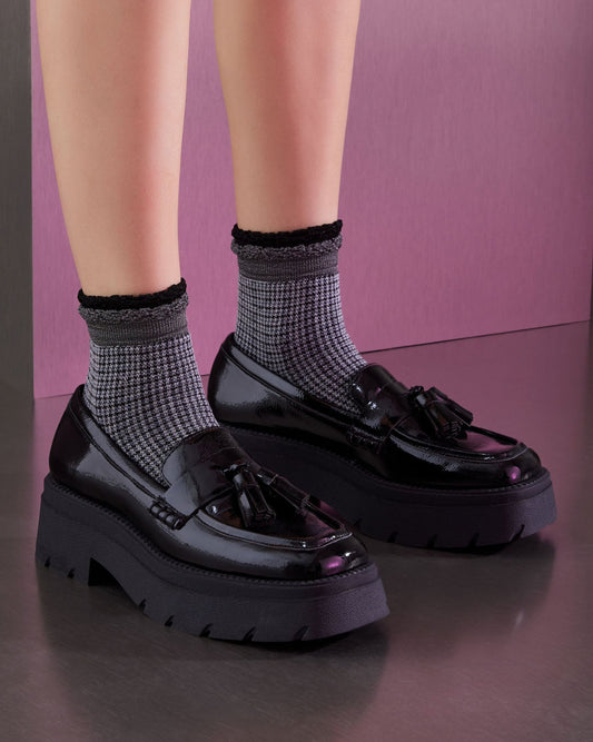 SiSi Oxford Calzino - Grey and black micro houndstooth pattern fashion ankle socks with lam̩ and a ruched double frill cuff. Worn with black chunky loafers.