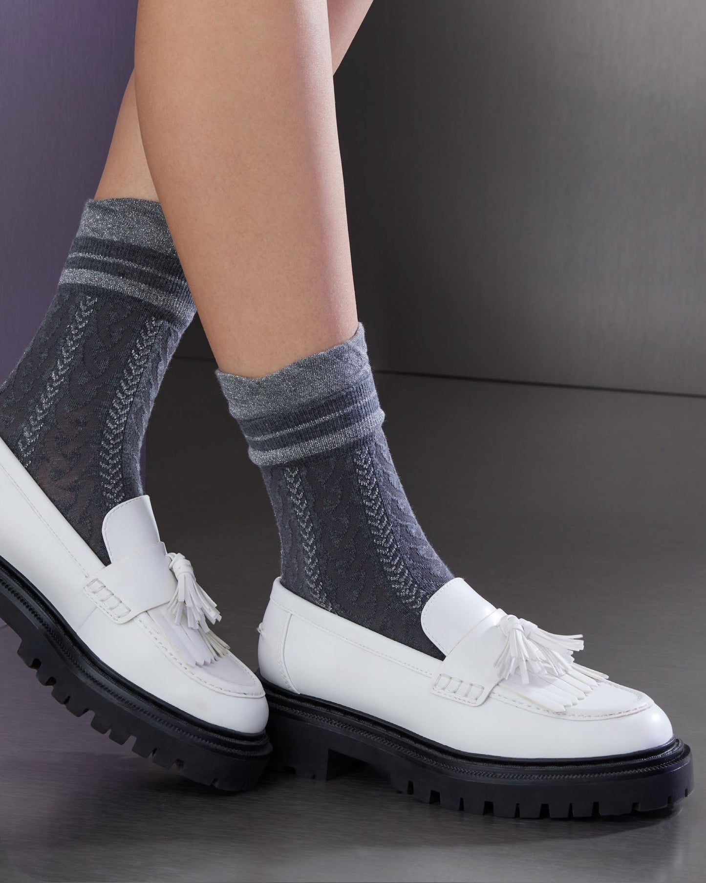 SiSi Royal Calzino - Cable knit style fashion ankle socks with a sparkly lam̩ striped cuff with ruched edge